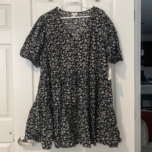 Plus Size Baby Doll Dress. Black/white floral print. Puff sleeves. V-Neck.